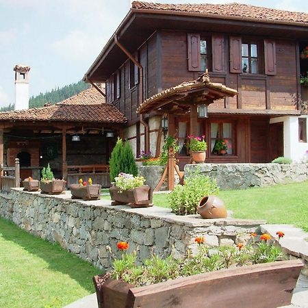 Hadji Neikovi Guest Houses Koprivshtitsa Bagian luar foto