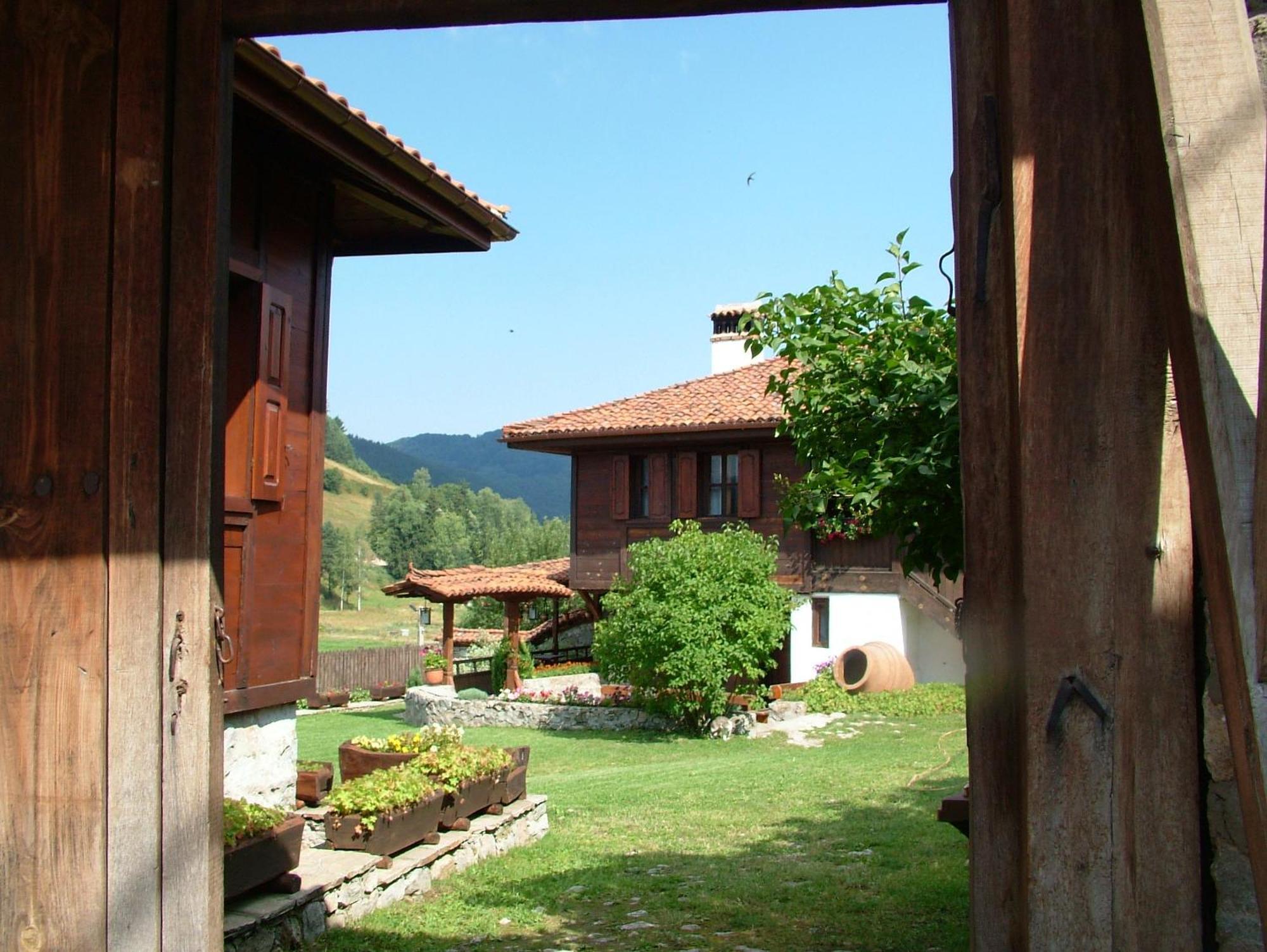 Hadji Neikovi Guest Houses Koprivshtitsa Bagian luar foto
