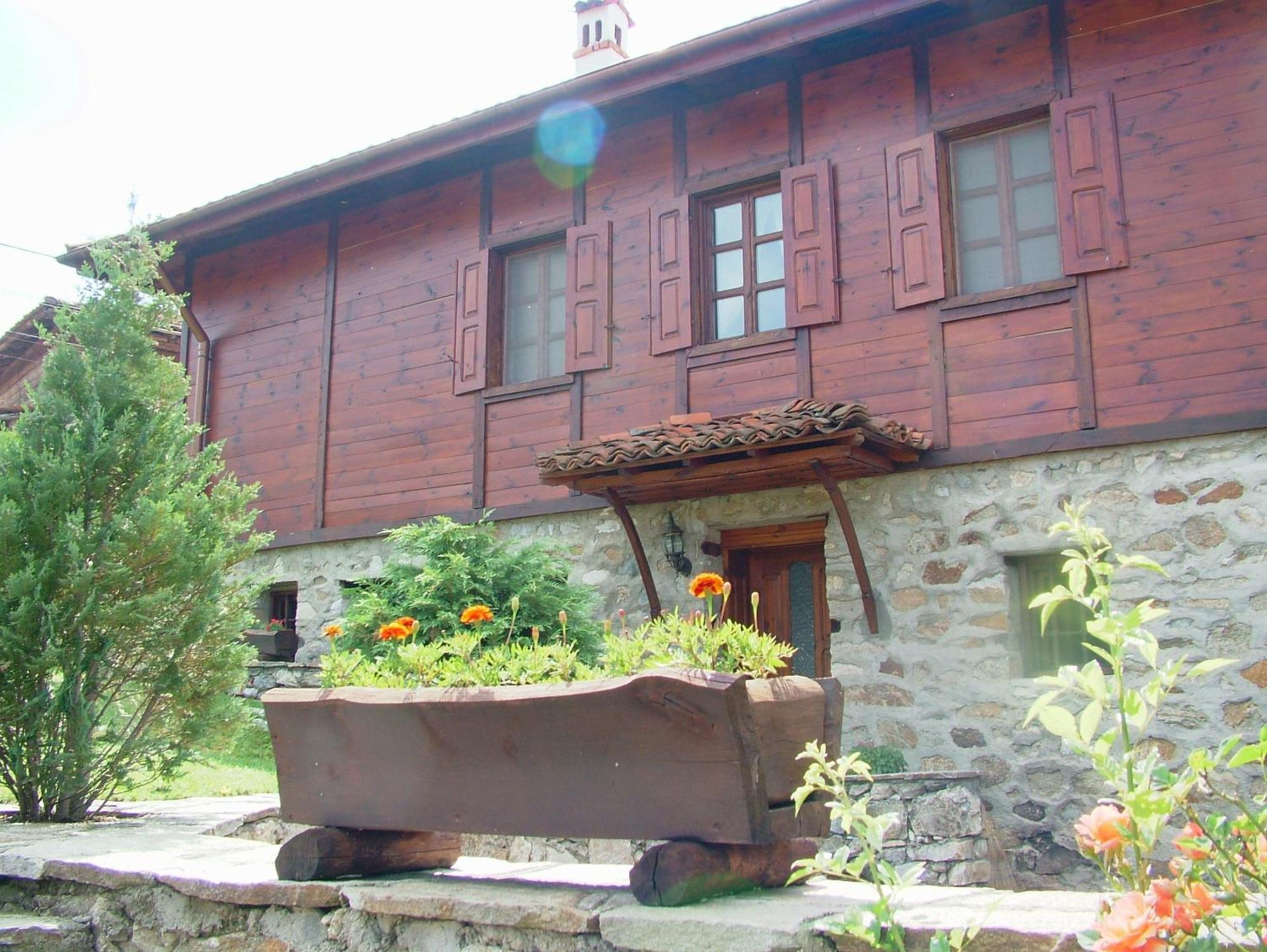 Hadji Neikovi Guest Houses Koprivshtitsa Bagian luar foto