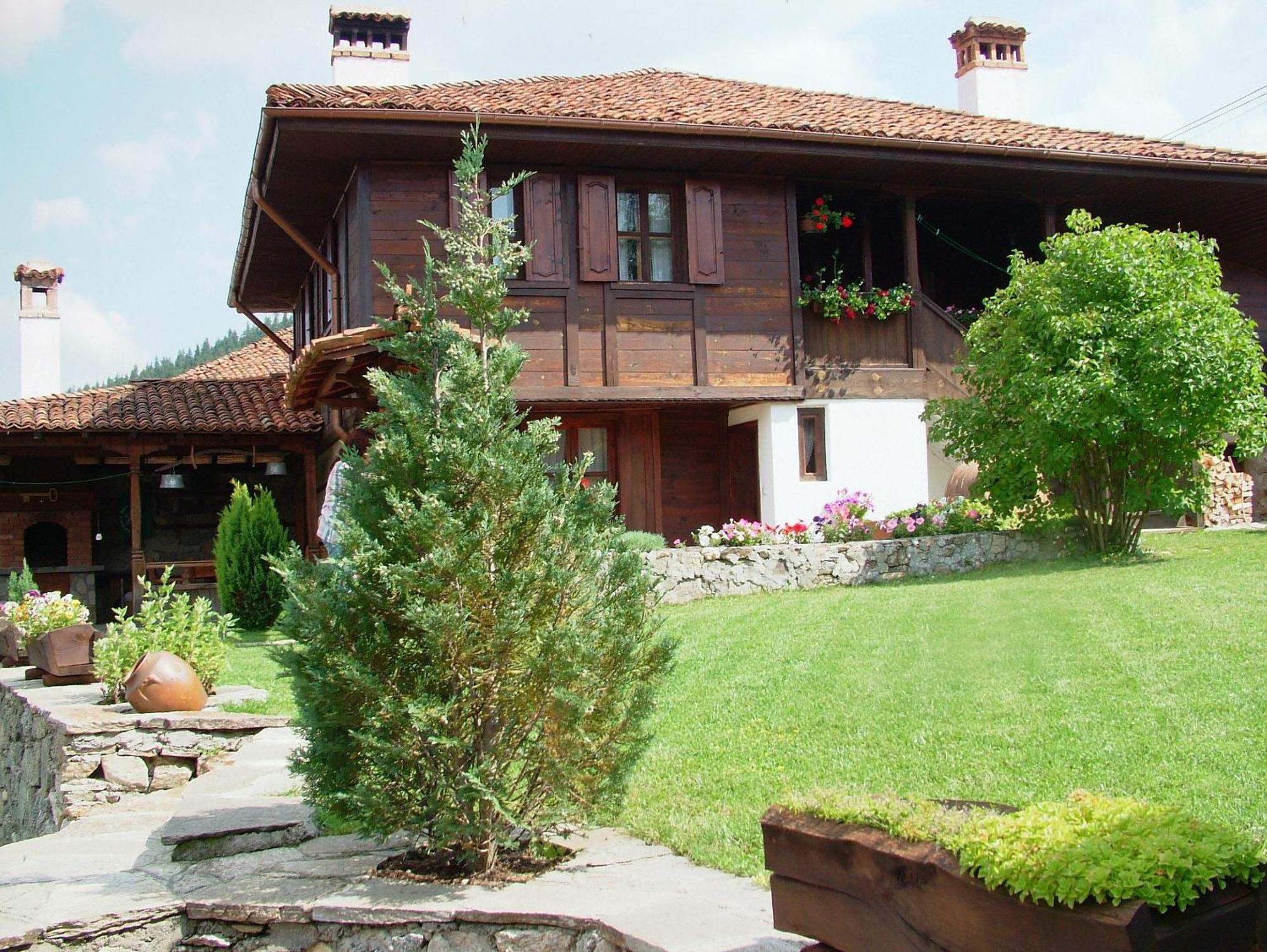 Hadji Neikovi Guest Houses Koprivshtitsa Bagian luar foto