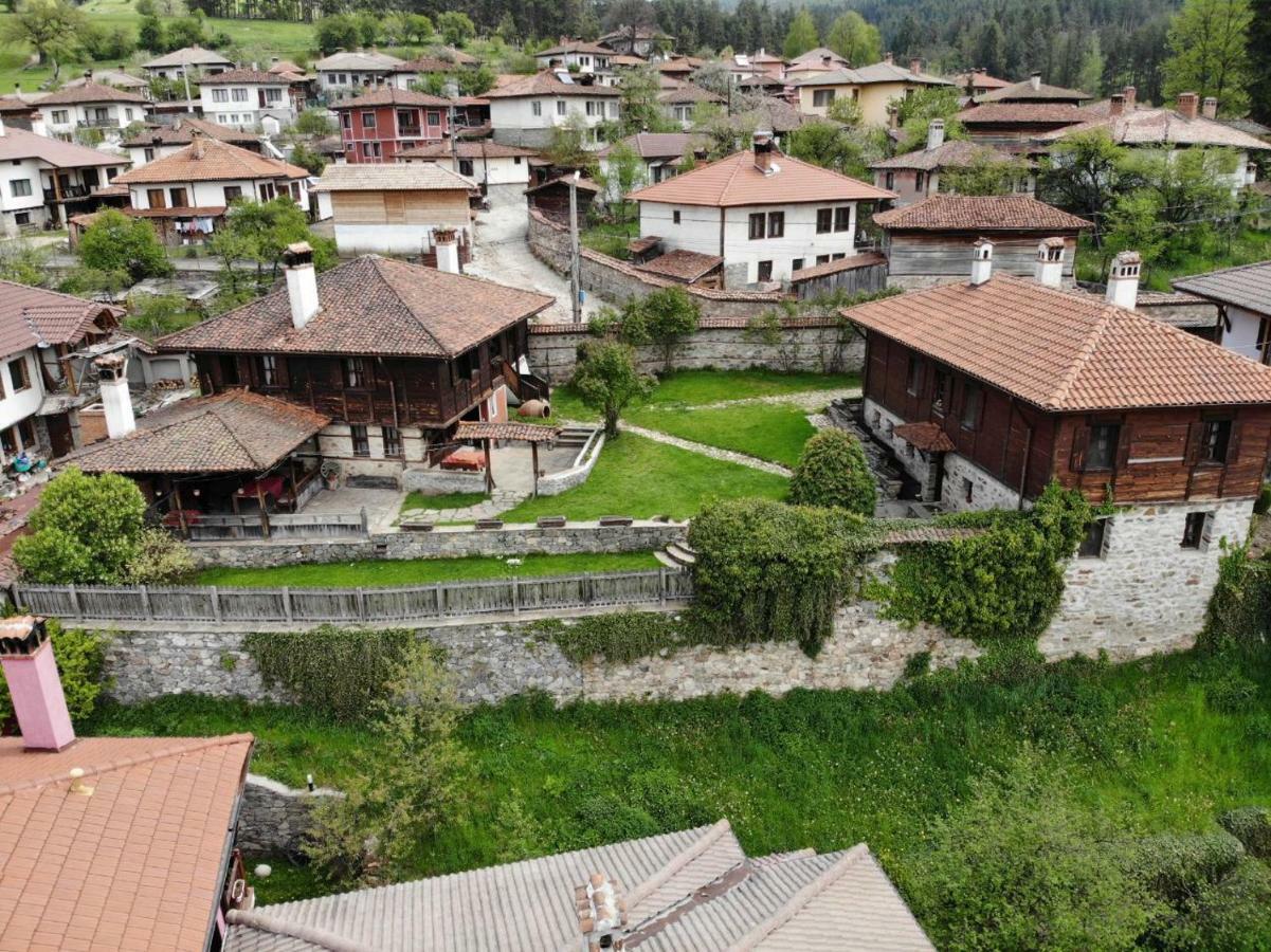 Hadji Neikovi Guest Houses Koprivshtitsa Bagian luar foto