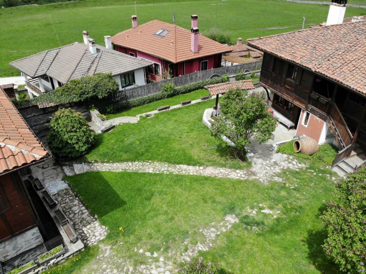 Hadji Neikovi Guest Houses Koprivshtitsa Bagian luar foto