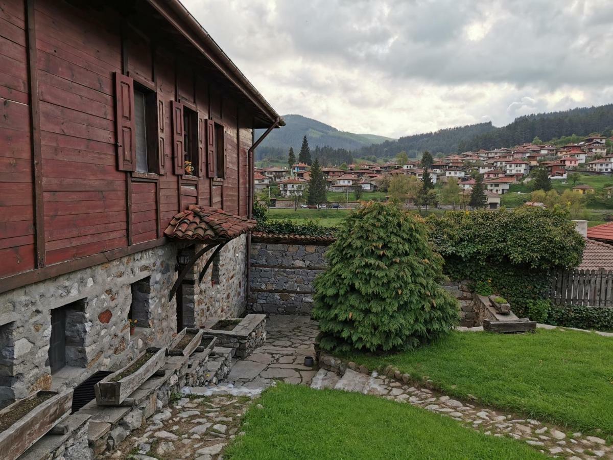 Hadji Neikovi Guest Houses Koprivshtitsa Bagian luar foto