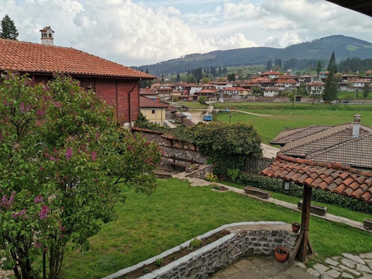Hadji Neikovi Guest Houses Koprivshtitsa Bagian luar foto