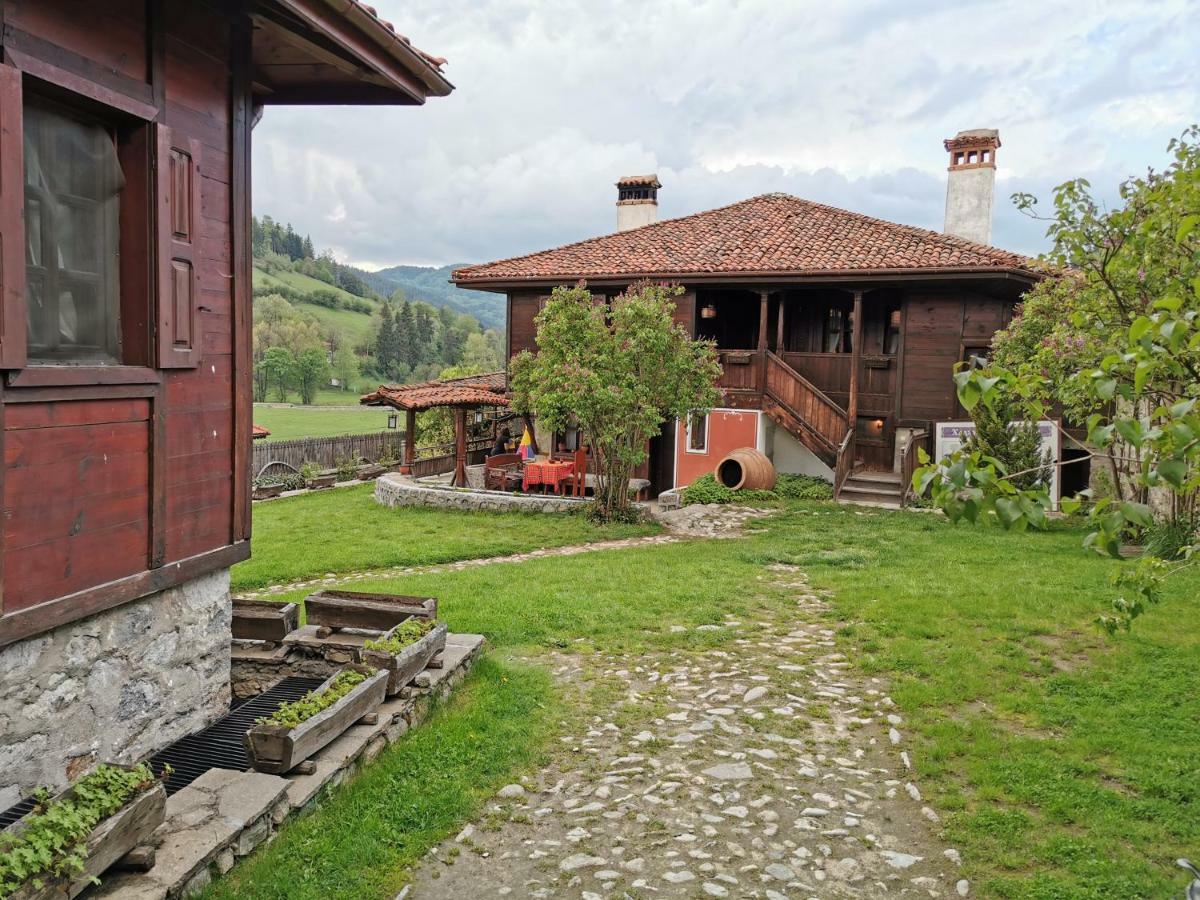 Hadji Neikovi Guest Houses Koprivshtitsa Bagian luar foto