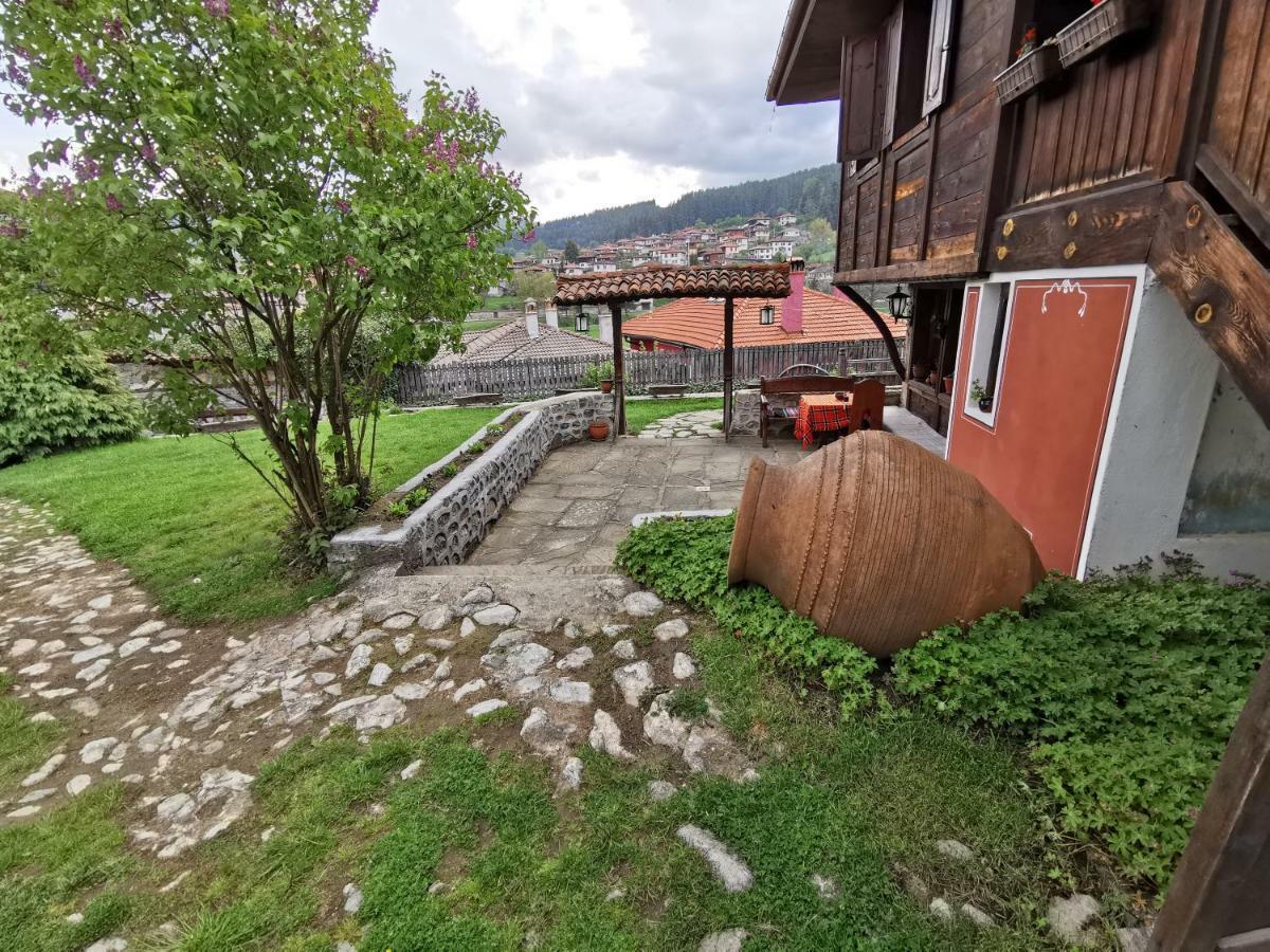 Hadji Neikovi Guest Houses Koprivshtitsa Bagian luar foto