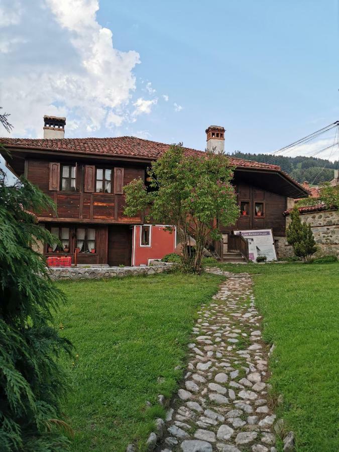 Hadji Neikovi Guest Houses Koprivshtitsa Bagian luar foto