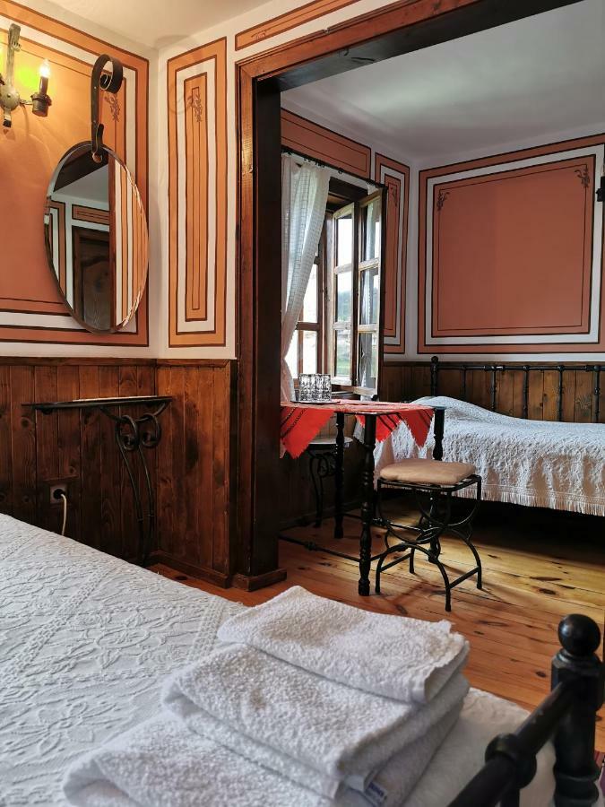 Hadji Neikovi Guest Houses Koprivshtitsa Bagian luar foto
