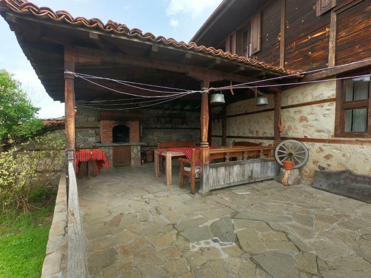 Hadji Neikovi Guest Houses Koprivshtitsa Bagian luar foto
