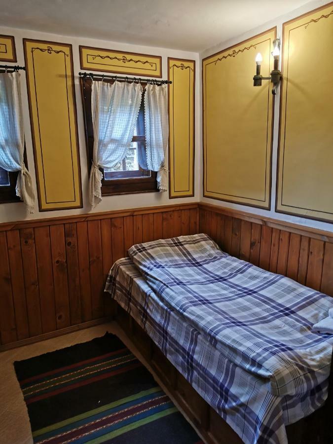 Hadji Neikovi Guest Houses Koprivshtitsa Bagian luar foto