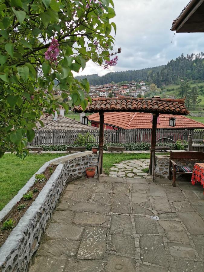 Hadji Neikovi Guest Houses Koprivshtitsa Bagian luar foto