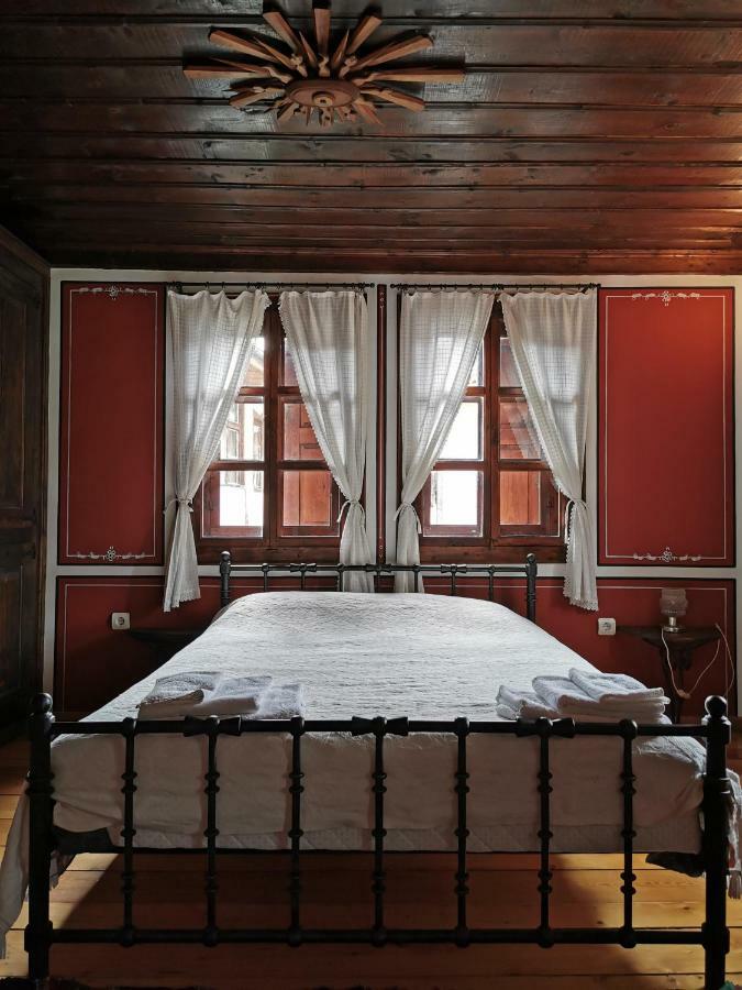Hadji Neikovi Guest Houses Koprivshtitsa Bagian luar foto