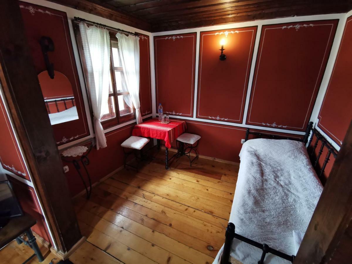 Hadji Neikovi Guest Houses Koprivshtitsa Bagian luar foto