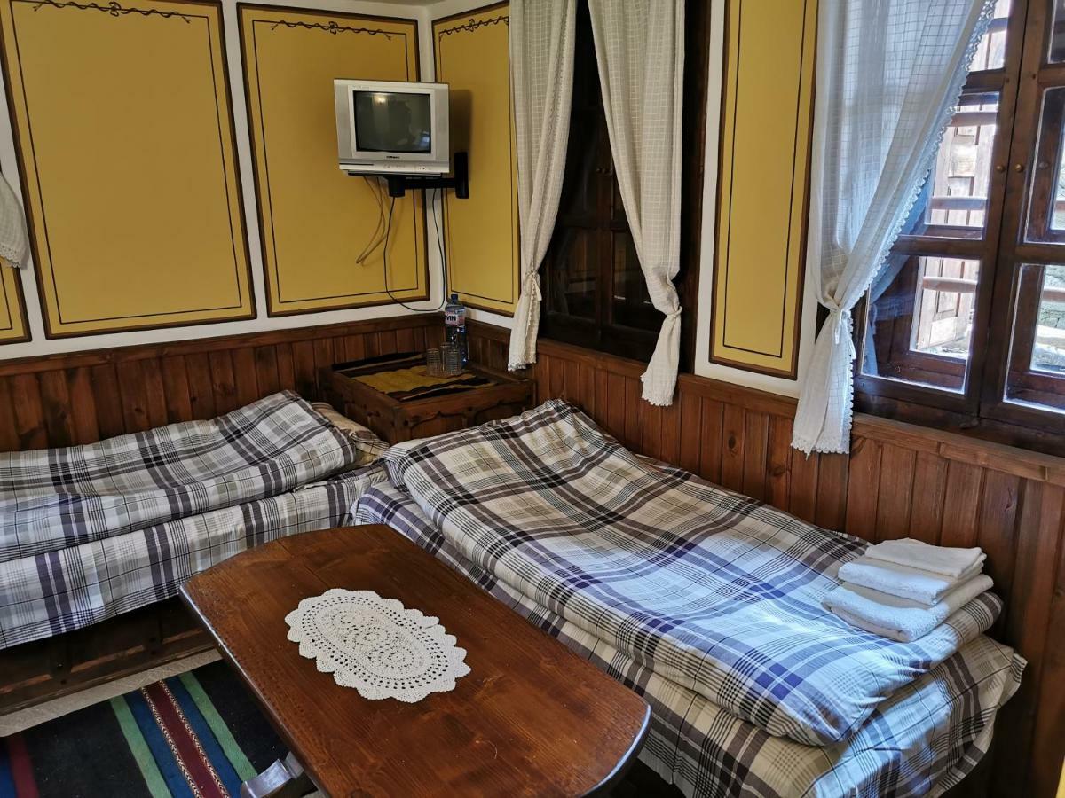 Hadji Neikovi Guest Houses Koprivshtitsa Bagian luar foto
