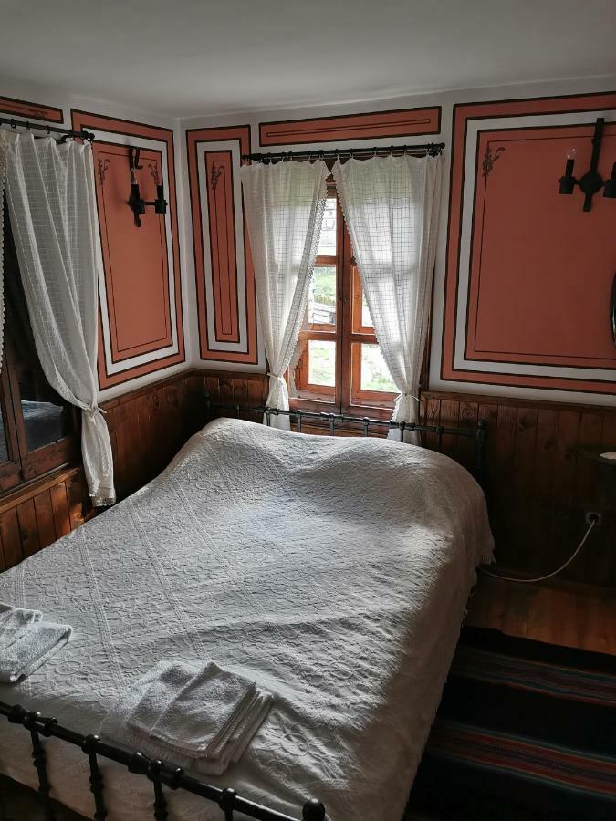 Hadji Neikovi Guest Houses Koprivshtitsa Bagian luar foto