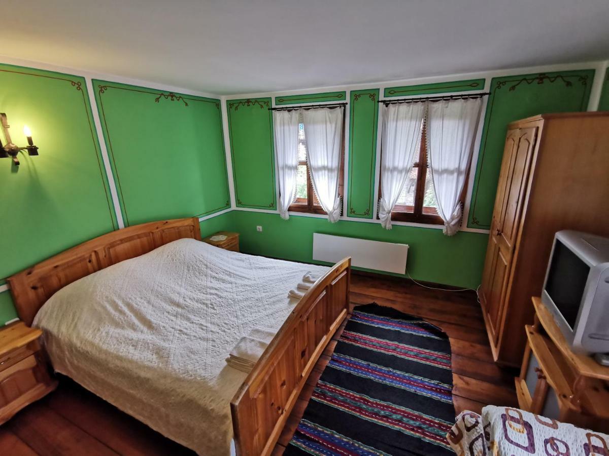 Hadji Neikovi Guest Houses Koprivshtitsa Bagian luar foto