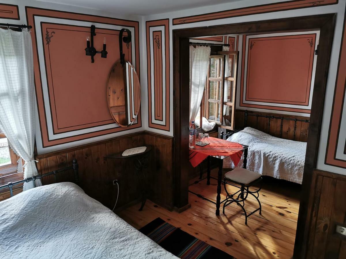 Hadji Neikovi Guest Houses Koprivshtitsa Bagian luar foto