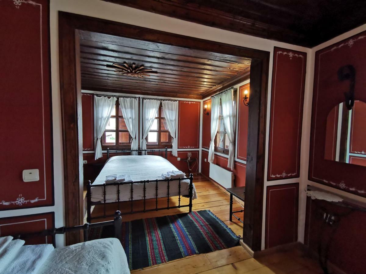 Hadji Neikovi Guest Houses Koprivshtitsa Bagian luar foto