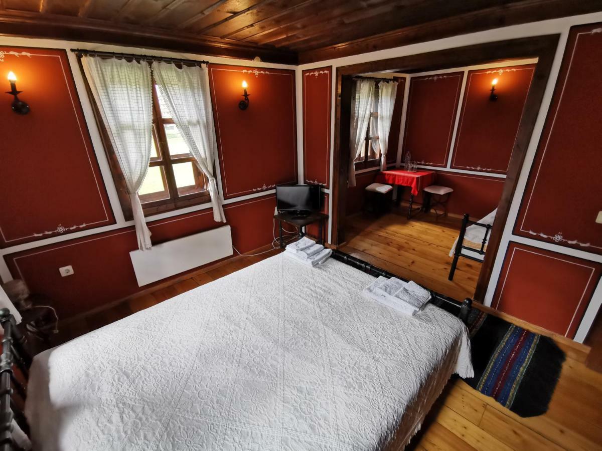 Hadji Neikovi Guest Houses Koprivshtitsa Bagian luar foto