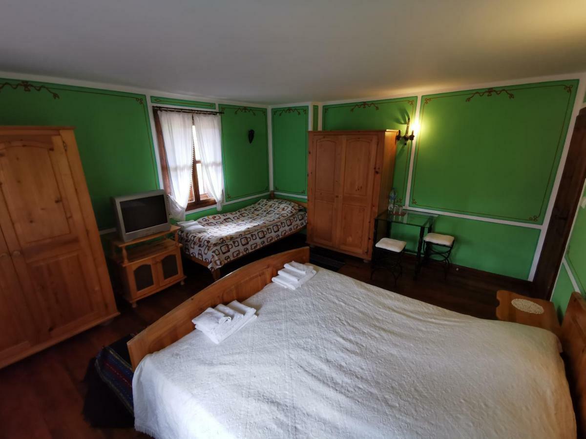 Hadji Neikovi Guest Houses Koprivshtitsa Bagian luar foto