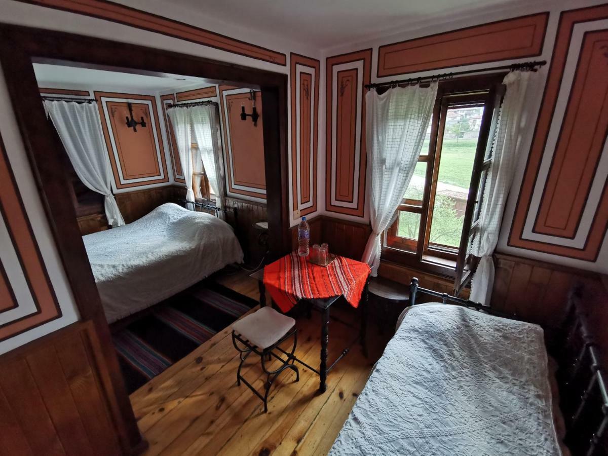 Hadji Neikovi Guest Houses Koprivshtitsa Bagian luar foto