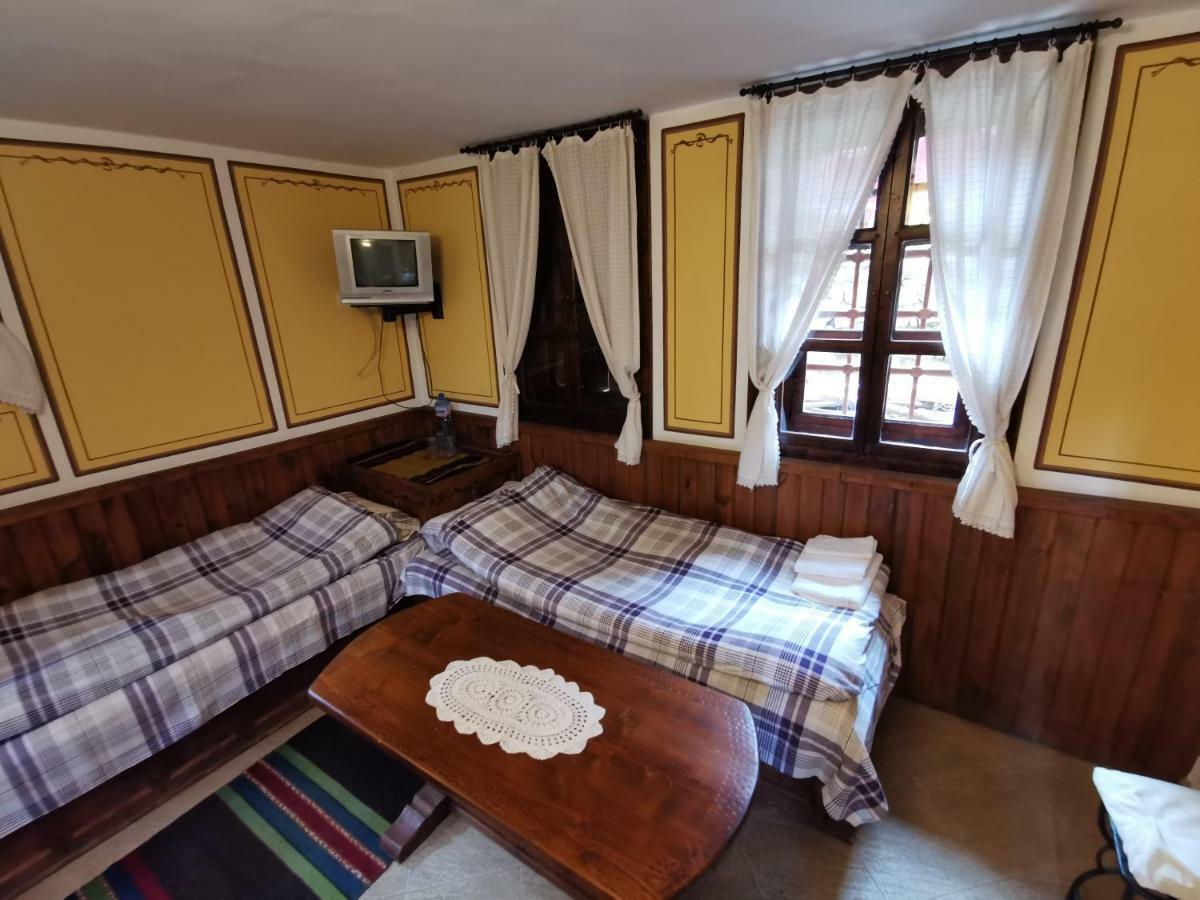 Hadji Neikovi Guest Houses Koprivshtitsa Bagian luar foto